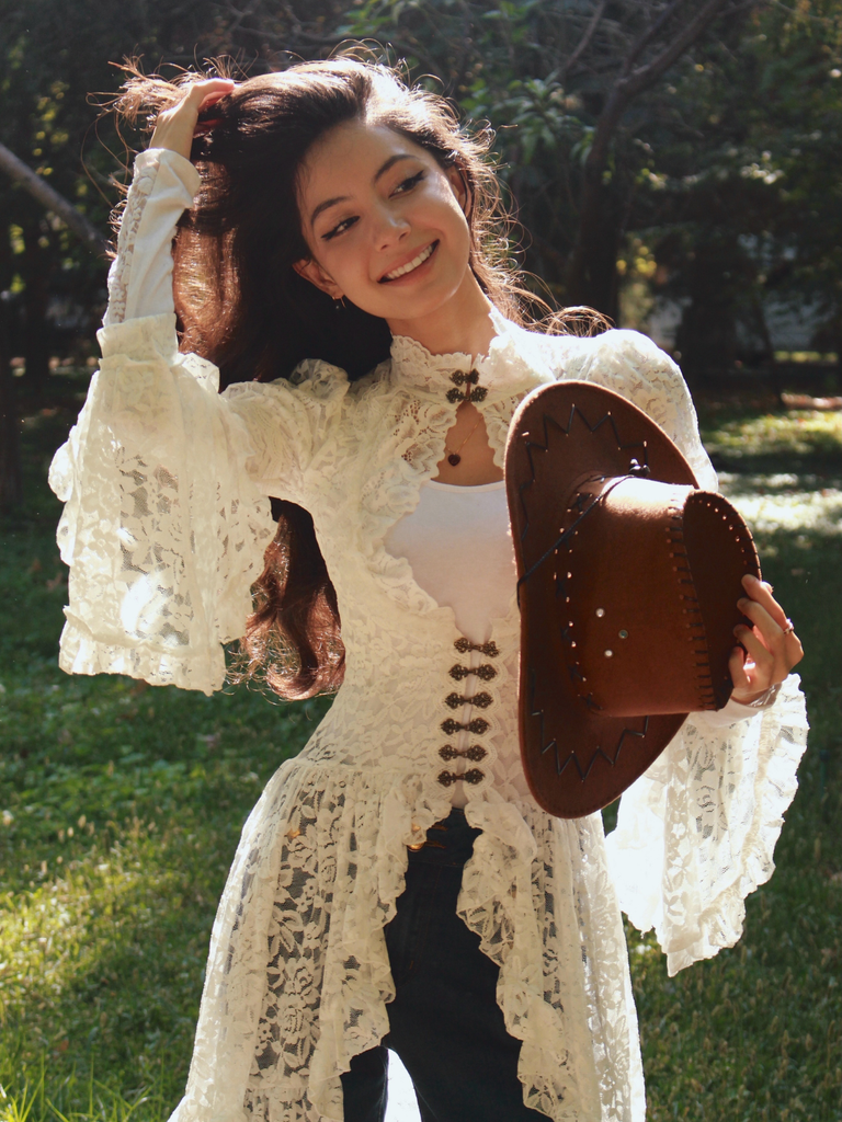 [Prévente] Robe victorienne rose en dentelle à manches gigot des années 1980