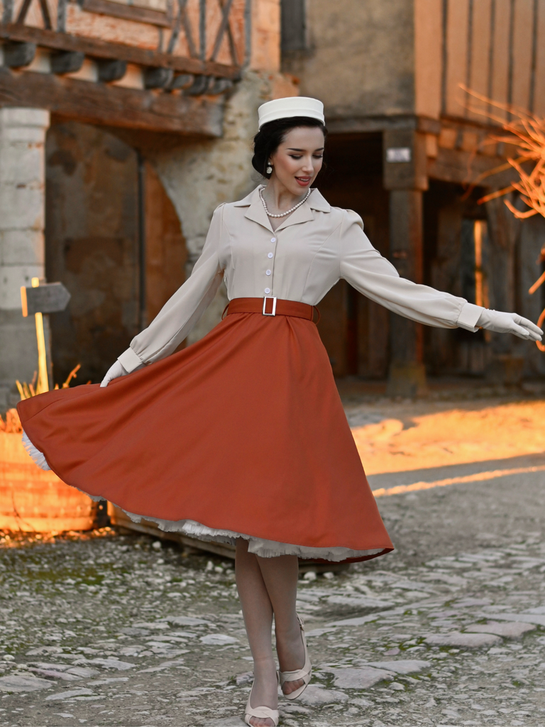 Robe boutonnée manches longues et blocs de couleurs kaki des années 1950