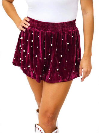 Short en velours rouge orné de perles des années 1950