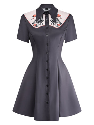 Robe chemise noire à imprimé cœurs de scorpion des années 1960