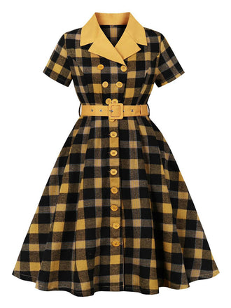 Robe à carreaux vichy avec ceinture et revers boutonnés des années 1950