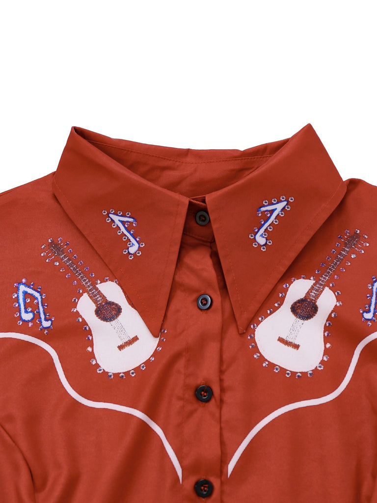 Robe rouge à revers avec guitare et notes des années 1950