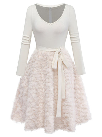 [Pré-vente] Robe patchwork en tricot et peluche à nœud col en trou de serrure beige années 1950