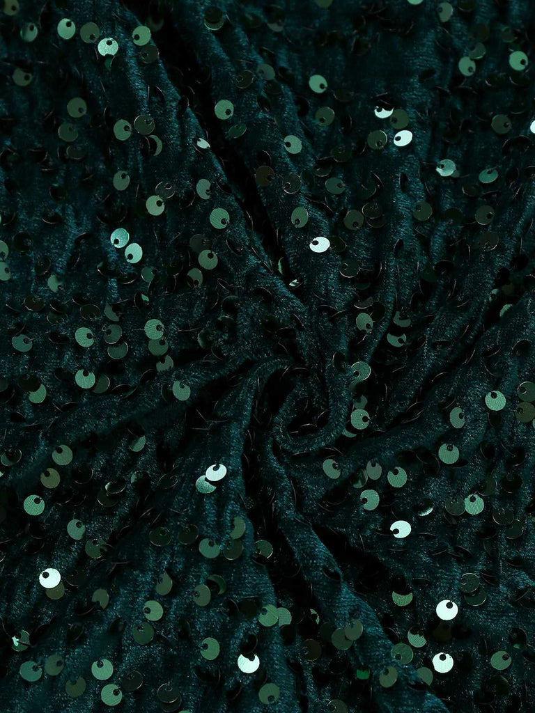 Robe moulante verte à épaules dénudées et plumes pailletées des années 1960