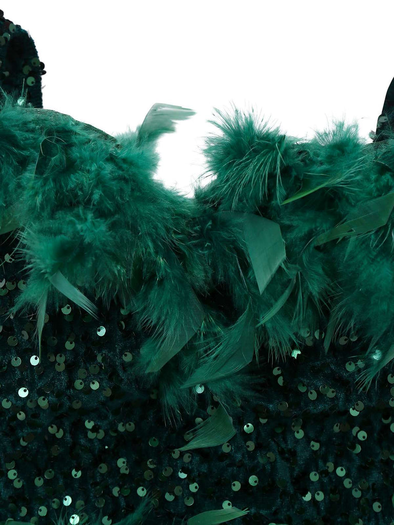 Robe moulante verte à épaules dénudées et plumes pailletées des années 1960