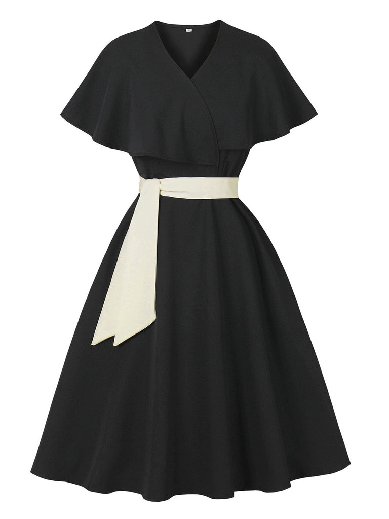 Robe cape noire à col en V et ceinture années 1950