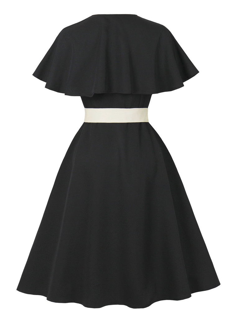 Robe cape noire à col en V et ceinture années 1950