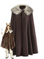 Manteau cape à revers en fausse fourrure des années 1960