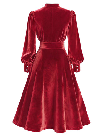 [Prévente] Robe rouge en velours perlé et col en V années 1950