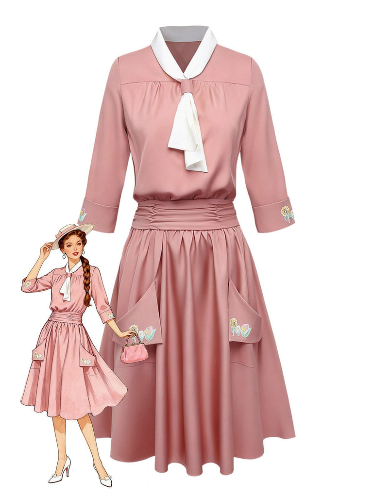 [Prévente] Robe Rose Col À Cravate Broderie Grosses Poches Années 1920