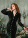 Robe sirène en velours vert ornée de perles manches lanternes années 1930