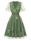 Robe verte manches bouffantes et broderies florales en résille années 50