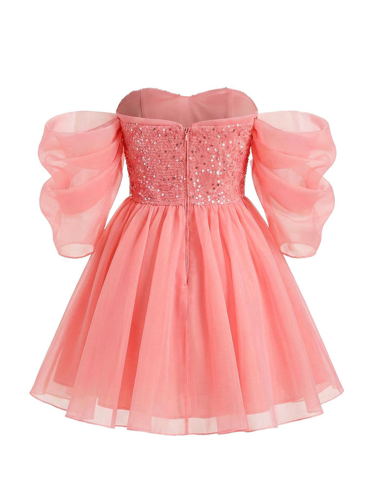 Robe rose à sequins et résille des épaules dénudées années 1950