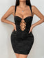 Robe moulante noire anneaux métalliques découpés années 80
