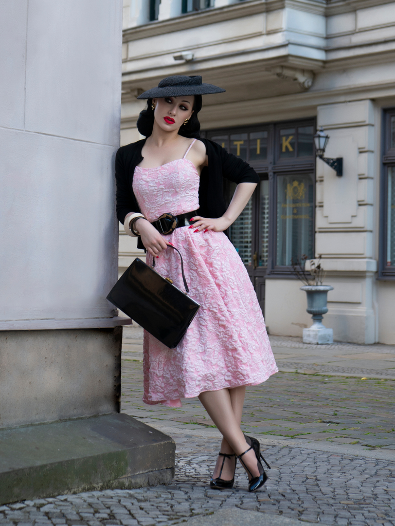Robe midi bleu fines bretelles floral années 1950