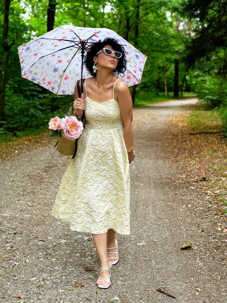 Robe midi rose fines bretelles floral années 1950
