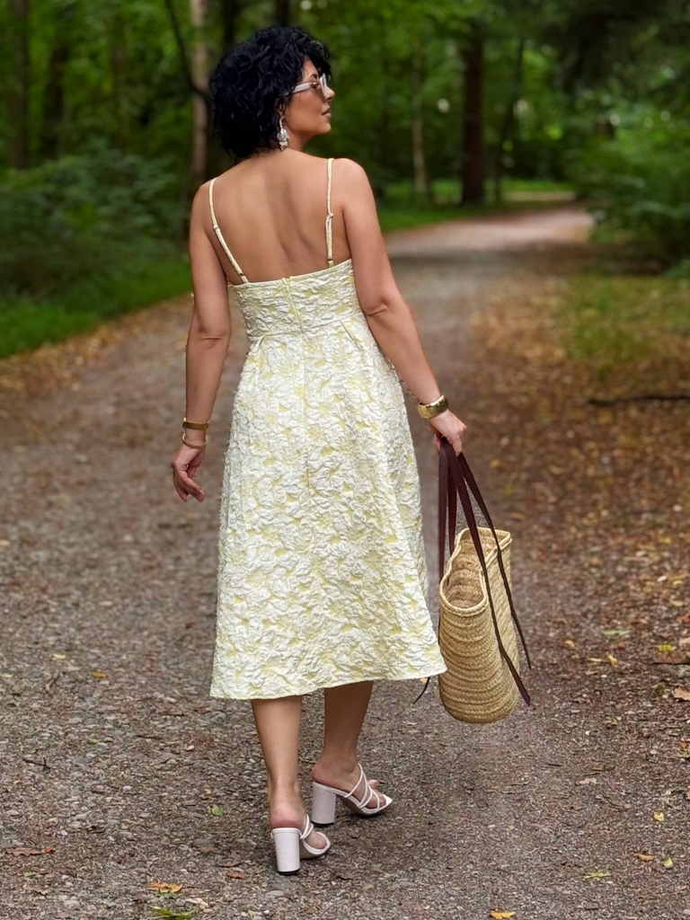 Robe midi rose fines bretelles floral années 1950