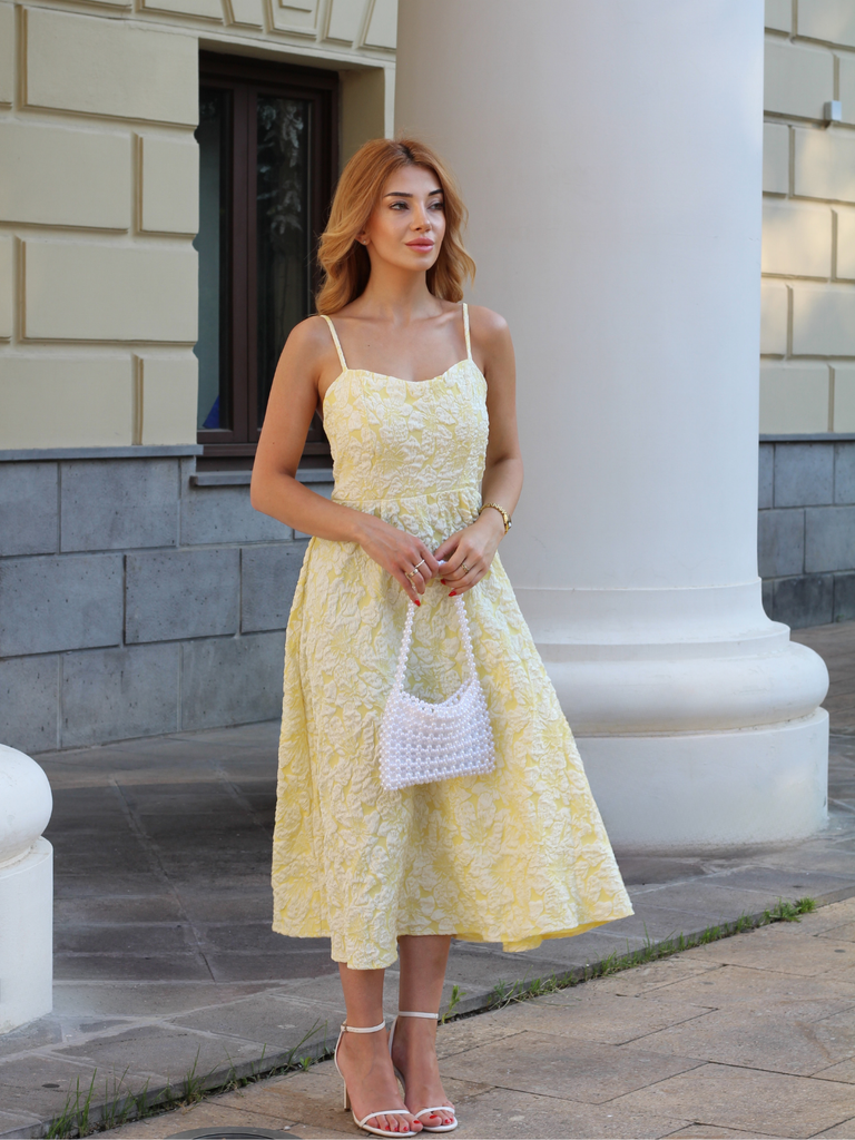 Robe midi rose fines bretelles floral années 1950
