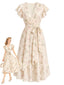 [Prévente] Robe portefeuille crème jaune manches papillon et imprimé floral discret années 1950