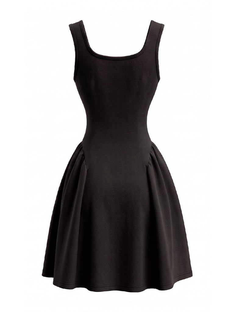 Robe courte unie à col carré années 1950