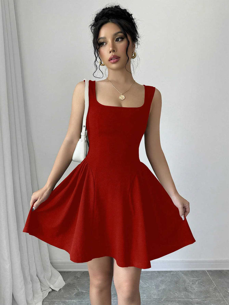 Robe courte unie à col carré années 1950