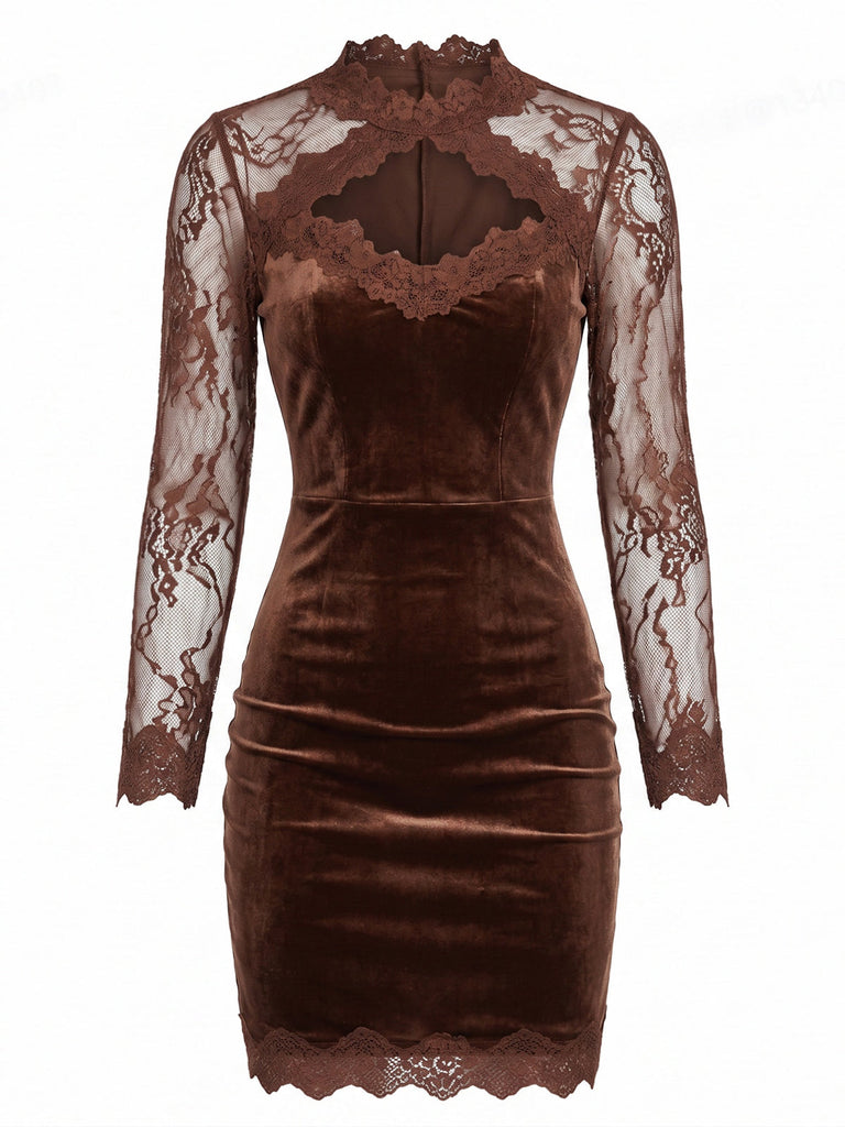 Robe moulante en velours avec dentelle patchwork, manches transparentes et découpe devant années 1960