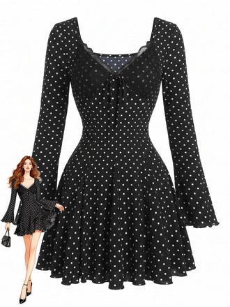 Robe courte noire à pois, dentelle côtelée, col V et manches cloche années 1960