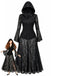 Robe longue gothique noire en dentelle à capuche et manches cloche années 1980