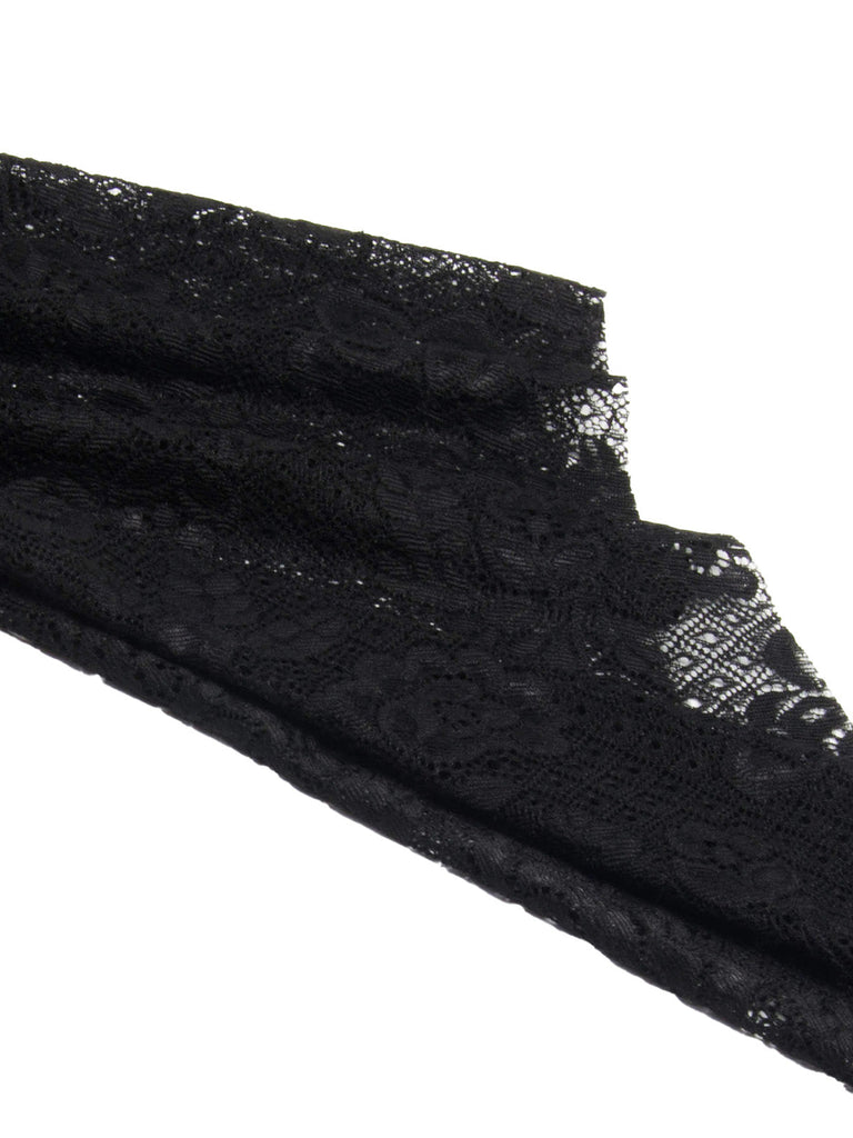Robe longue gothique noire en dentelle à capuche et manches cloche années 1980