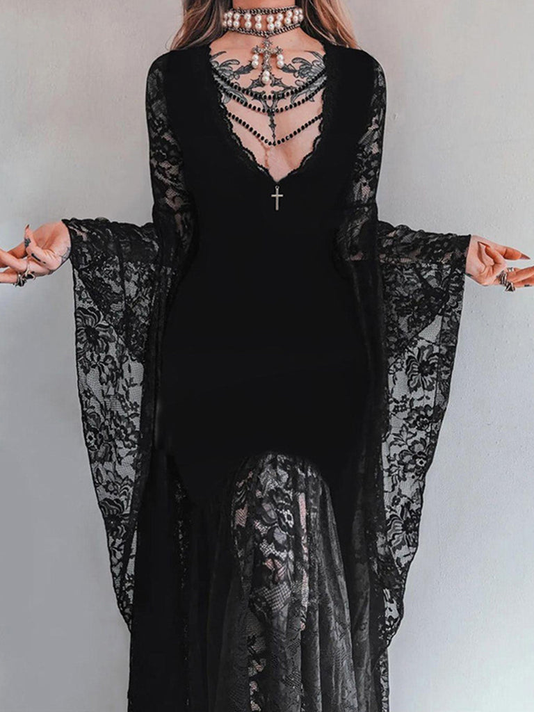 Robe gothique noire en velours à manches chauve-souris et empiècements en dentelle années 1970