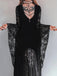 Robe gothique noire en velours à manches chauve-souris et empiècements en dentelle années 1970