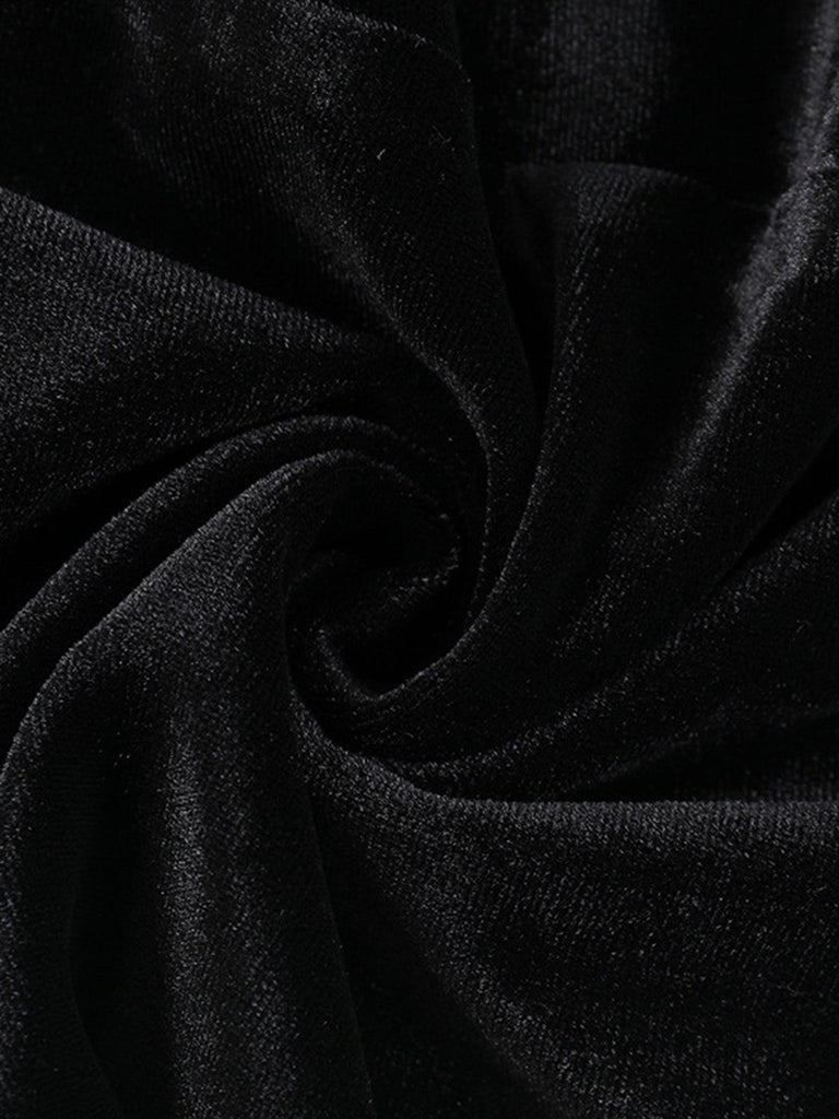 Robe gothique noire en velours à manches chauve-souris et empiècements en dentelle années 1970