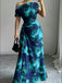 Robe cyan foncé asymétrique à une épaule, fleurs et fronces années 1970