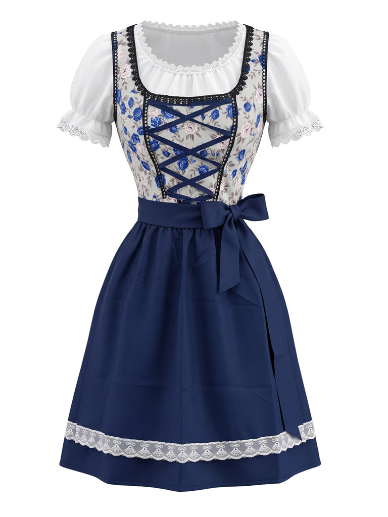 Robe bleue et blanche à fleurs, dentelle et manches bouffantes avec tablier années 1950
