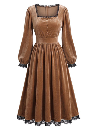 Robe en velours à col carré, bordure en dentelle et manches longues Années 1970 - 5