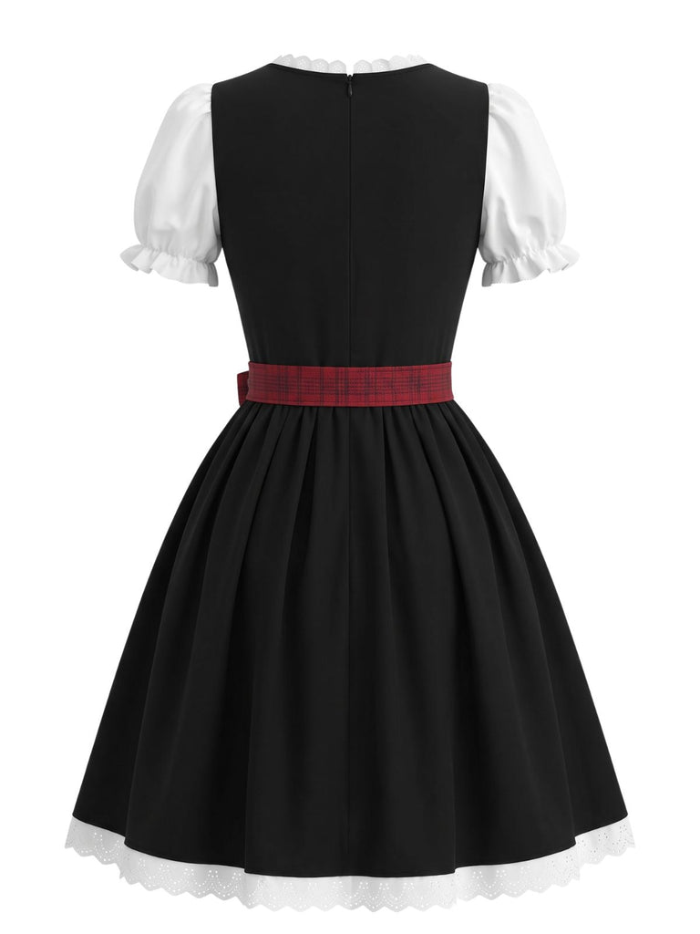 Robe lie-de-vin en dentelle florale à col carré et manches bouffantes avec tablier années 1950