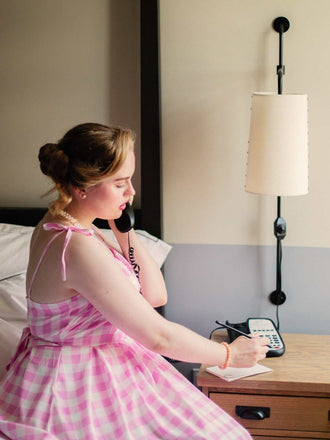 Robe trapèze à carreaux rose années 1950 à bretelles spaghetti