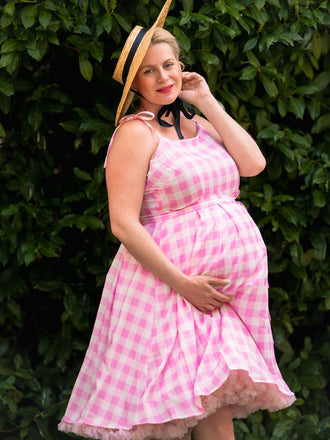 Robe rose grande taille à bretelles à carreaux des années 1950