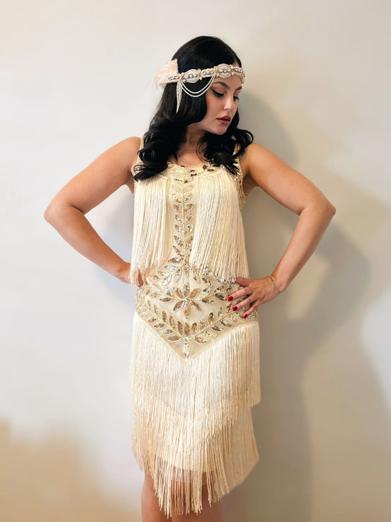 Robe Charleston à pompons pailletés et col en V des années 1920