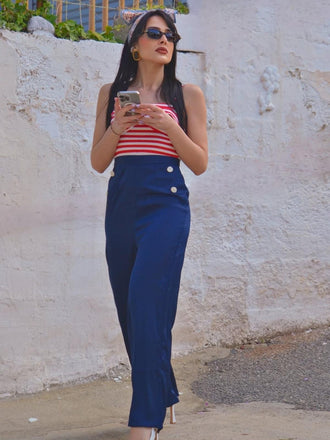 Combinaison bleu foncé à rayures et bretelles spaghetti années 30