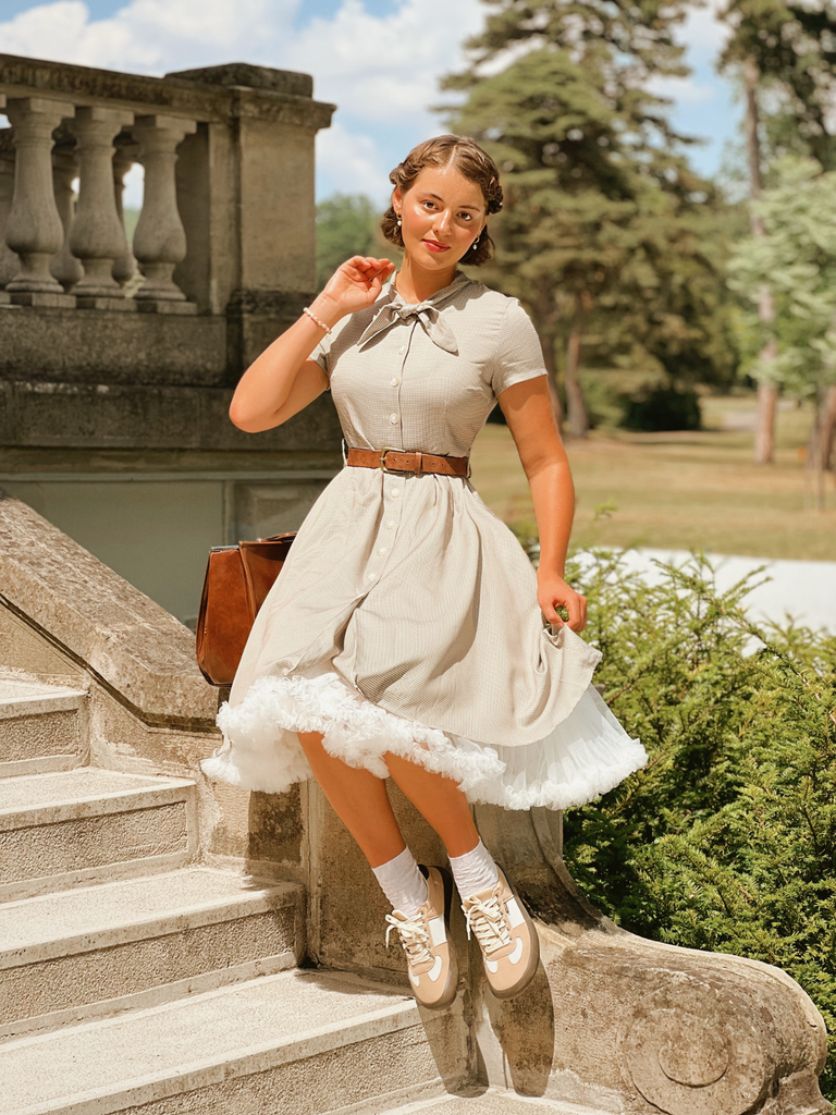 Robe à carreaux marron col à nœud papillon des années 40