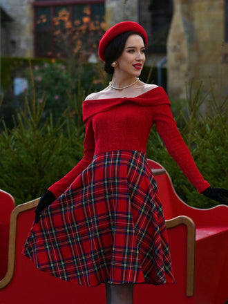 Robe rouge à carreaux de Noël à épaules dénudées des années 1950