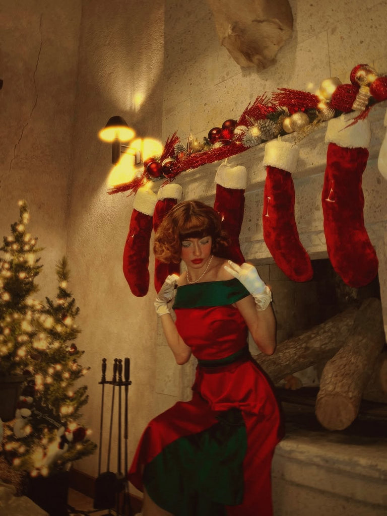 Robe à épaules dénudées rouge et verte sapin de Noël des années 1950