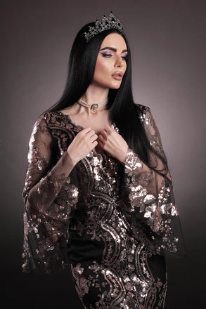 Robe longue à paillettes et col en V profond des années 1930