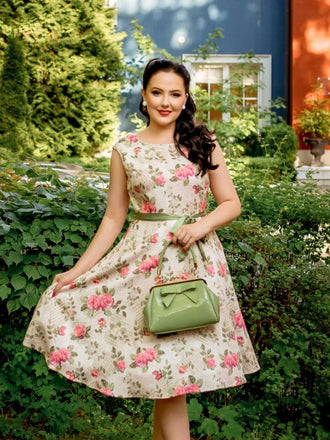 Robe ceinturée multicolore à imprimé rose des années 1950