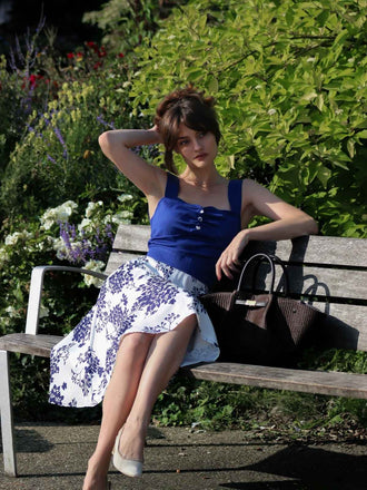 Robe bleue à col en cœur et boutons fleuris des années 1950