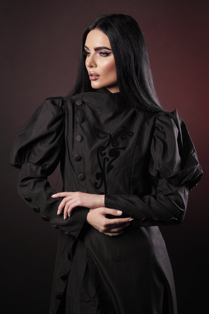Robe de sorcière noire à fleurs floquées WICKED des années 1940