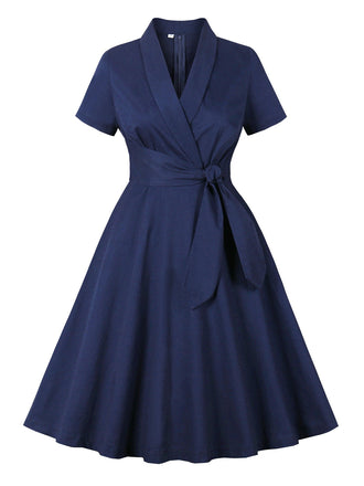 Robe en coton bleu à revers attache à la taille des années 1950