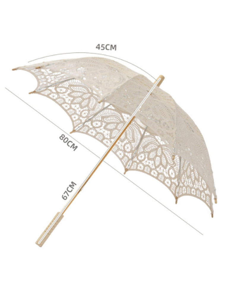 Parapluie vert ajouré en dentelle florale