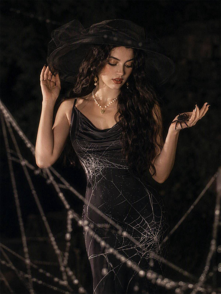 Robe noire Halloween à motif toile d’araignée des années 1960
